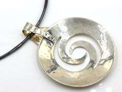 925 Sterling silver round pendant on collar necklace