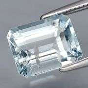 High fire! Beautifully cut 2.50ct Aquamarine center stone