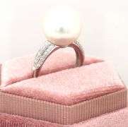 18kt White gold 13.7mm south sea pearl and diamond ring