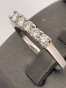 18K WHITE GOLD LADIES DIAMOND BAND