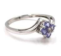10kt White gold Iolite flower style ring