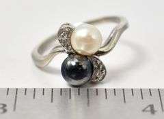 Beautiful 10K White Gold Pearl and Diamond Ring