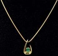Interesting 14K Yellow Gold Emerald Pendant Necklace