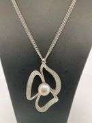 18K WHITE GOLD NECKLACE WITH PENDANT