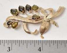 Unique Natural Star Sapphire Gemstone  Brooch in 10K Yellow Gold
