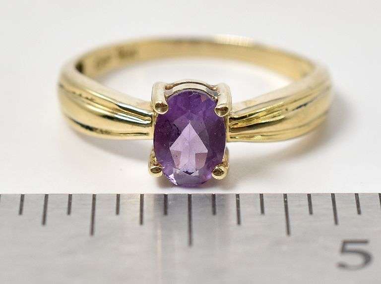 Beautiful 10K Yellow Gold Amethyst Gemstone Ring