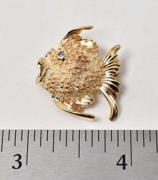 Wild 14K Yellow Gold Puffer Fish Brooch with Blue Sapphire Gemstone Ring
