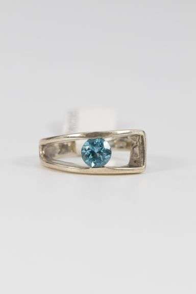 Sterling Silver Natural Blue Topaz Gemstone Ring Size 6
