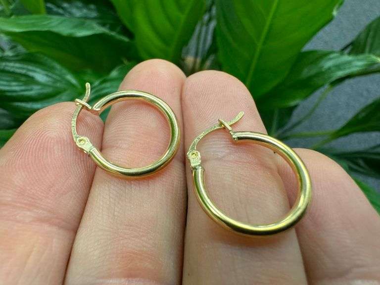 10k Yellow Gold 17mm Hinged Pincatch Round Tube Hoop Earrings