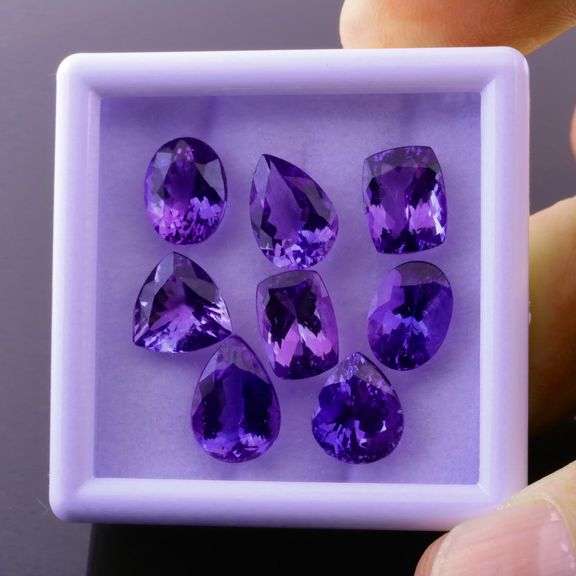 Investment grade! 20.14ct 8 piece Tanzanite set!!!