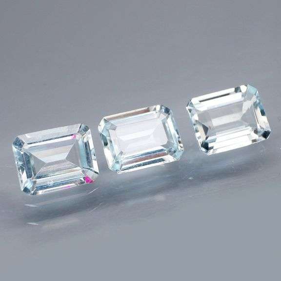 Gorgeous 5.50ct untreated platinum blue Aquamarine set