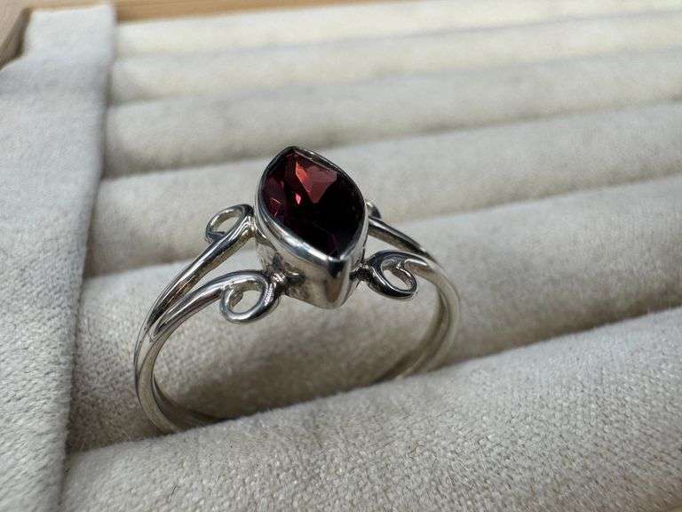 Sterling Silver 925 Genuine Natural Garnet Gemstone Ring Size 6
