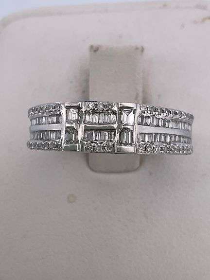 CERTIFIED 18K WHITE GOLD DIAMOND RING / BAND