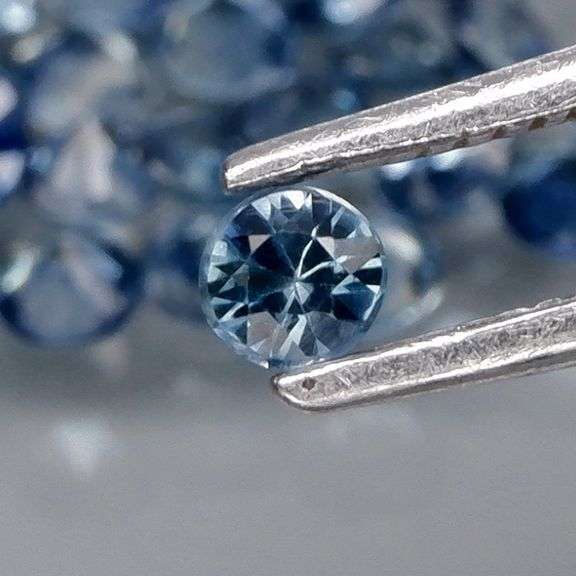 Excellent 2.70ct classic blue Sapphire set