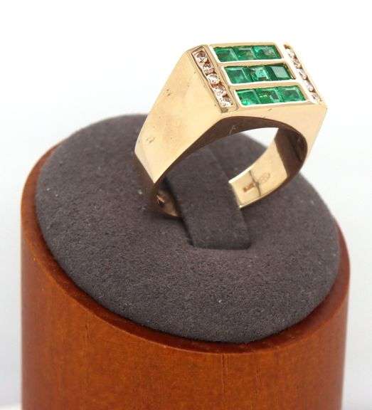 14kt Yellow gold 1.45ctw Emerald and diamond ring