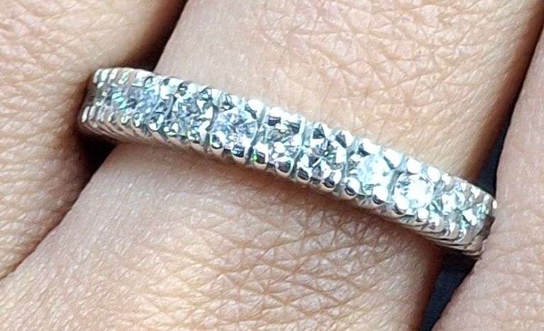 14K WHITE GOLD NATURAL DIAMOND WEDDING BAND