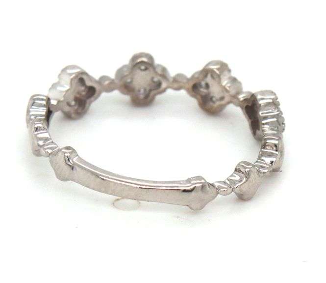 14kt White gold 0.15ctw diamond clover stackable band