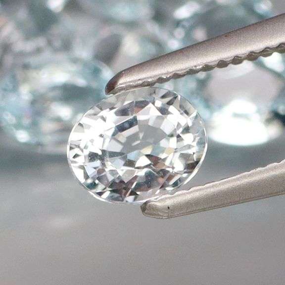 Glittering 5.80ct untreated platinum blue Aquamarine set