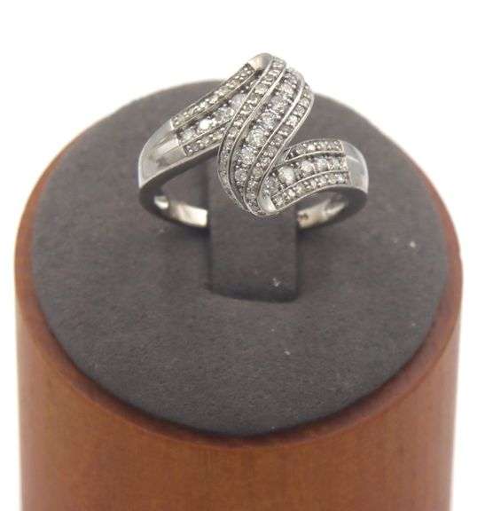 14kt White gold 0.50ctw diamond wave ring