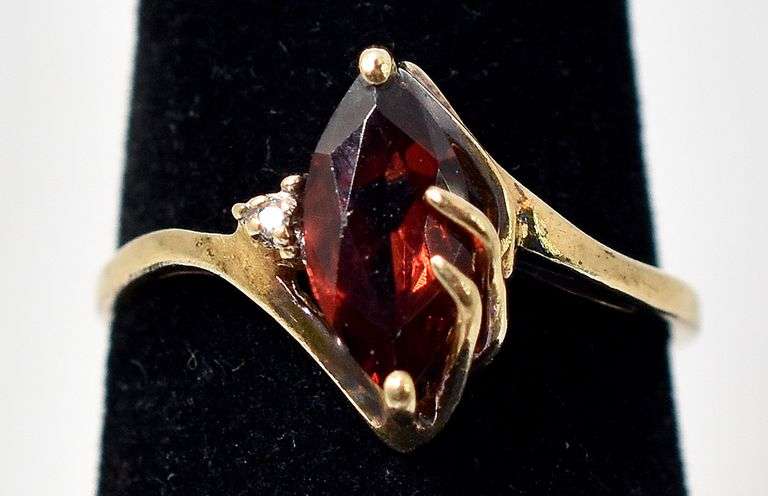 Gorgeous 10K Yellow Gold Red Garnet and Diamond Ring