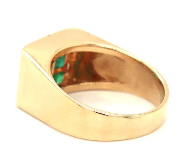 14kt Yellow gold 1.45ctw Emerald and diamond ring