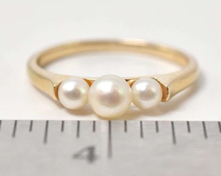 Pretty 14K Yellow Gold Pearl Ring