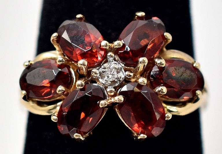Beautiful 10K Yellow Gold Red Garnet and Diamond Ring