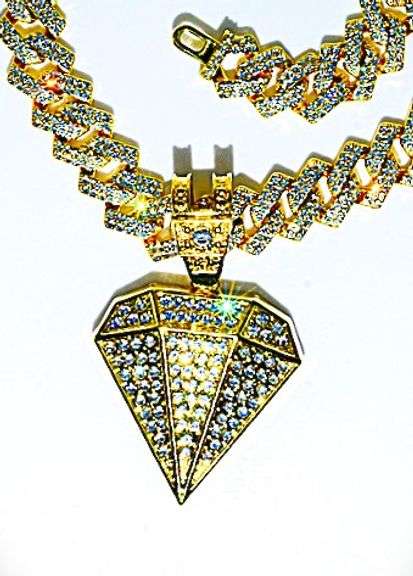 Dazzling Huge 104.5 Gram 18 Kt Gold Plate Simulated Diamond Chain Pendant Necklace