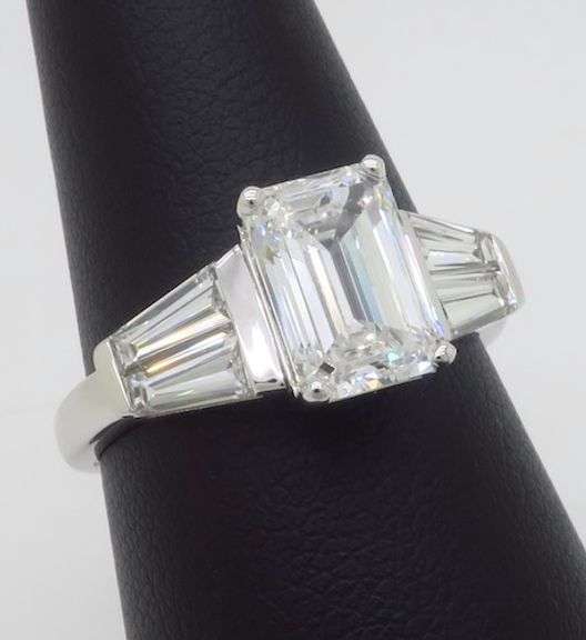 Stunning Certified 3.09CTW Emerald Cut Diamond Ring