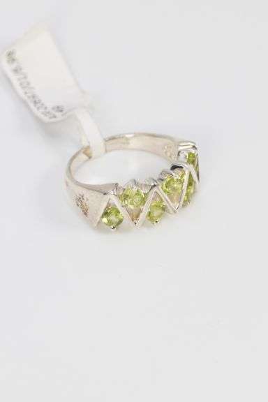 Sterling Silver Natural Peridot Gemstone Ring Size 7