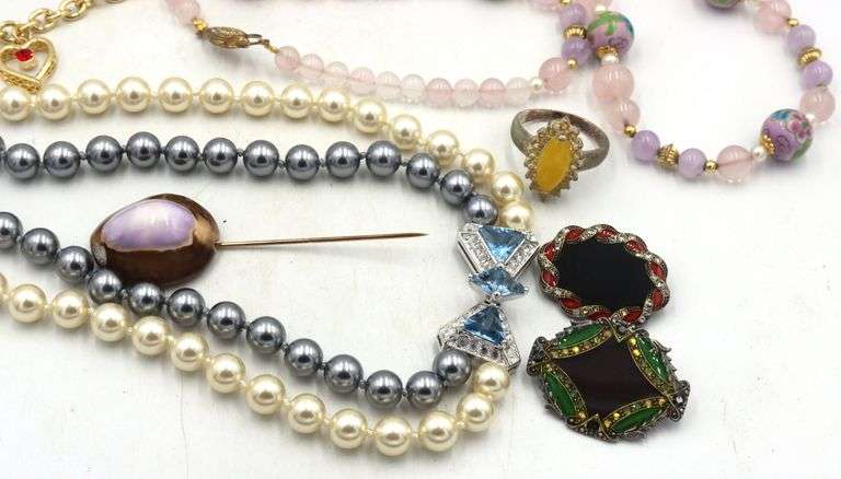 Group lot of mixed jewelry