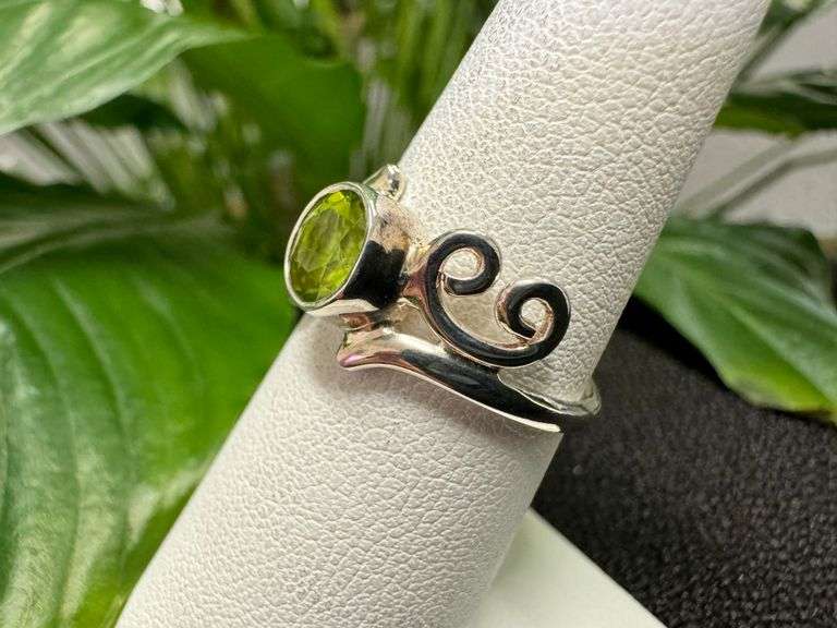 Sterling Silver Natural Gemstone Perdiot Ring Size 7