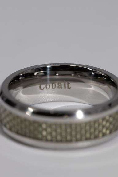 Men's Cobalt Chrome Shiny Grey Carbon Fiber Inlay Wedding Band Ring Size 10.5