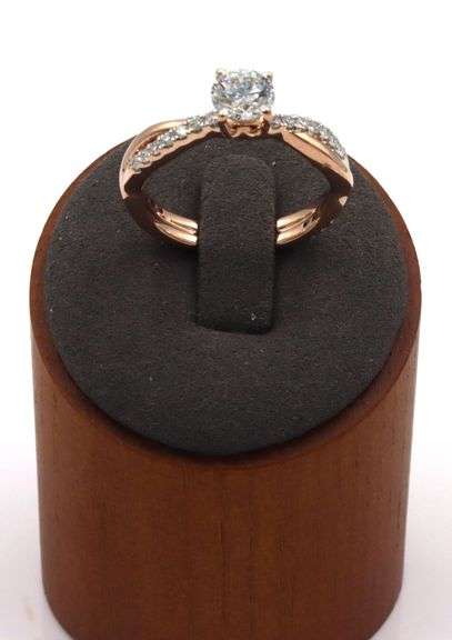 14kt Rose gold 1.04ct Ideal cut lab grown diamond ring