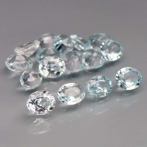 Glittering 5.80ct untreated platinum blue Aquamarine set