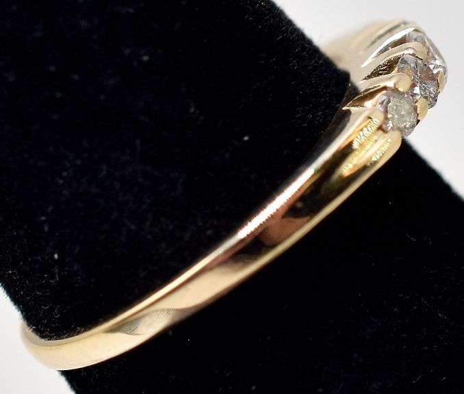 Cute 14K Yellow Gold Diamond Ring