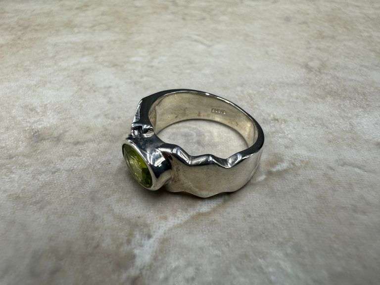 Sterling Silver 925 Natural Gemstone Peridot Ring Size 8