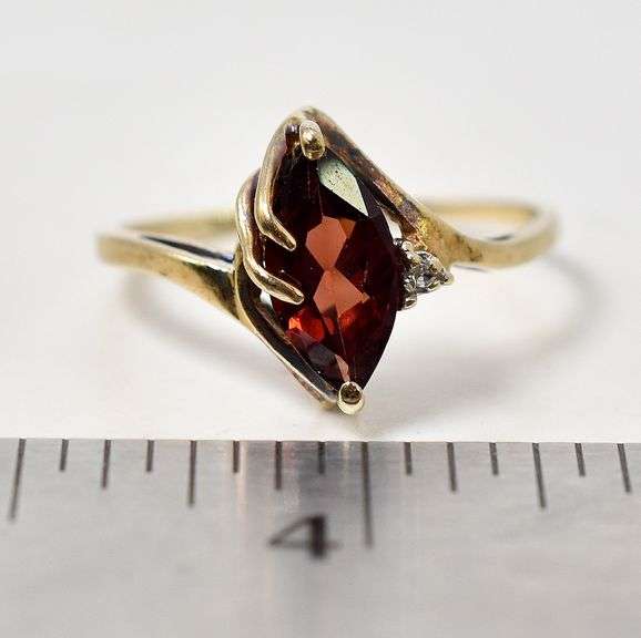 Gorgeous 10K Yellow Gold Red Garnet and Diamond Ring