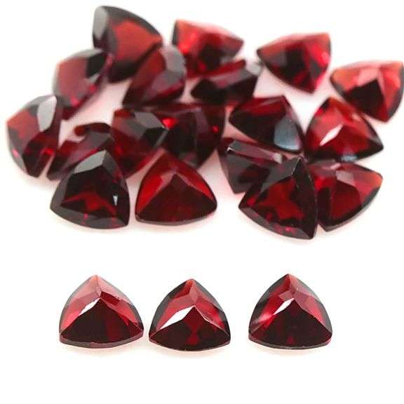Stunning wine red 10.81ct trillion cut untreated Garnet set
