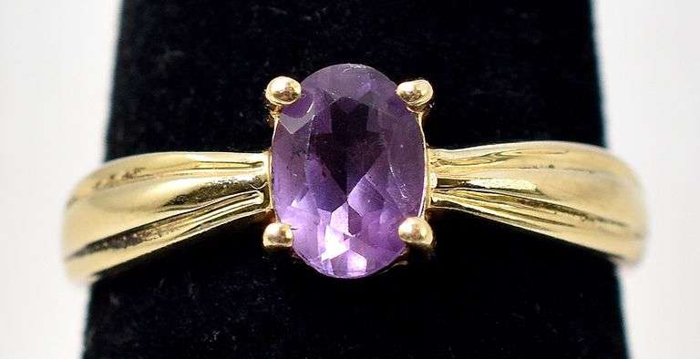 Beautiful 10K Yellow Gold Amethyst Gemstone Ring