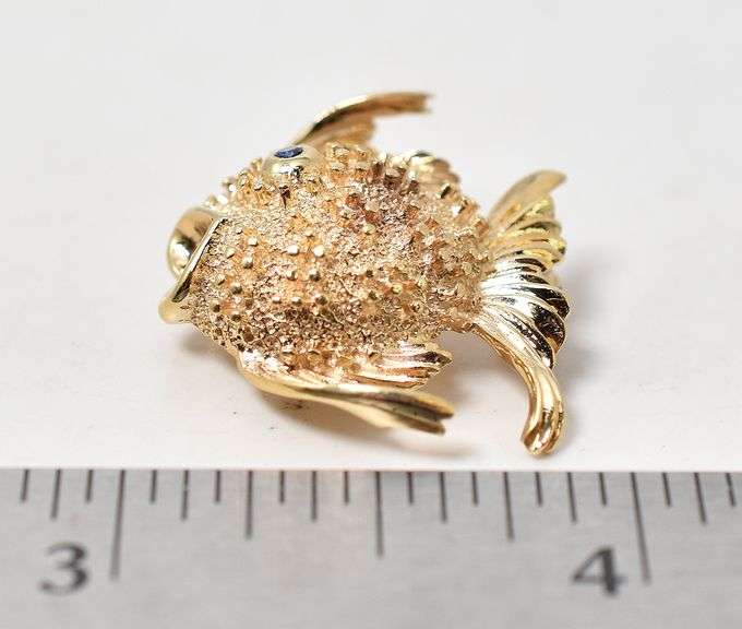 Wild 14K Yellow Gold Puffer Fish Brooch with Blue Sapphire Gemstone Ring