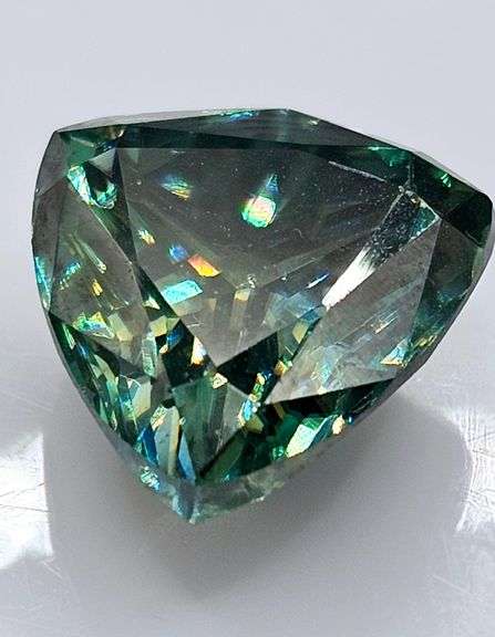 Dazzling 3.35 Ct Trillion Cut Emerald Gren Lab Simulated Diamond Solitaire