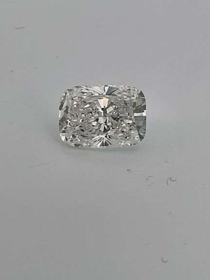 I.G.I CERTIFIED 3.10 CARAT CUSHION CUT DIAMOND
