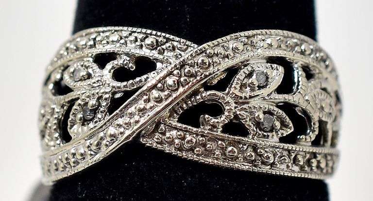 Lovely Vintage Style Ring in 10K White Gold