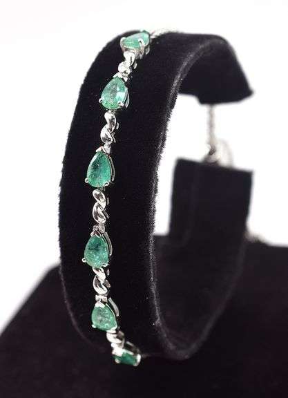 Fantastic Pear Shaped Natural Emerald Gemstone Adjustable Bracelet in Sterling Silver