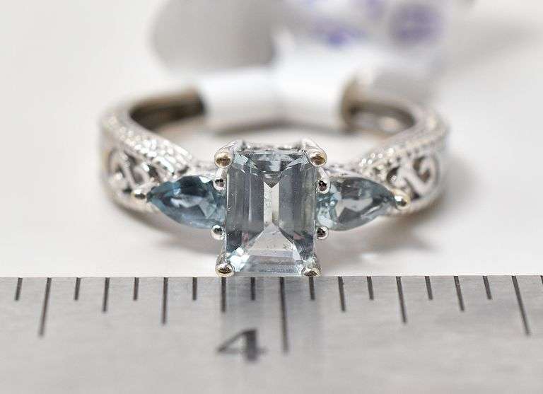 Dreamy Aquamarine Ring in 14K White Gold