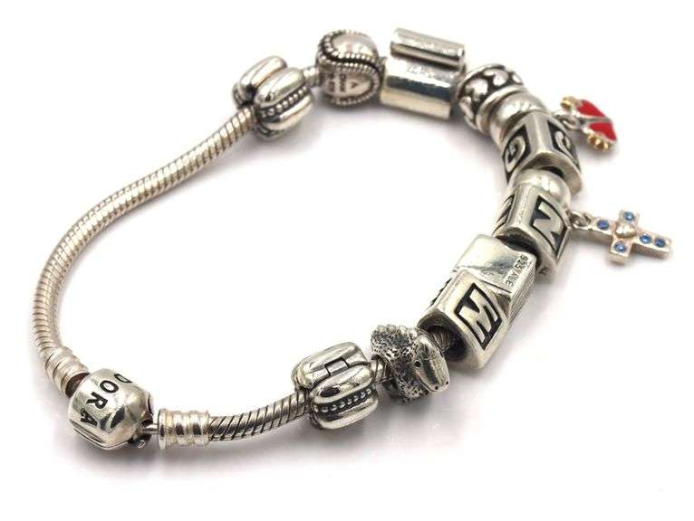 Pandora bracelet with charms in 925 sterling silver