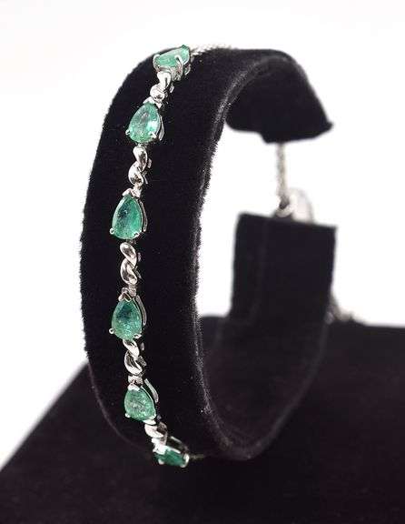 Fantastic Pear Shaped Natural Emerald Gemstone Adjustable Bracelet in Sterling Silver