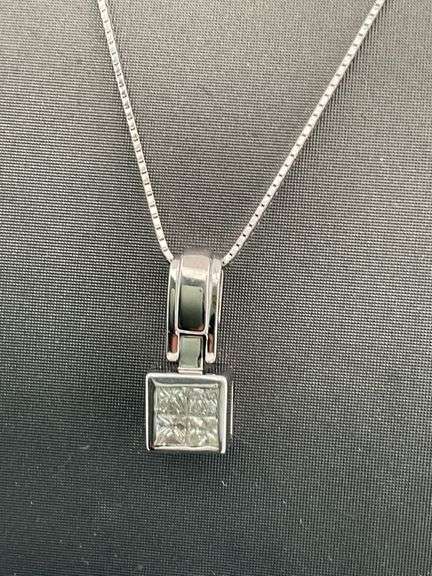 CERTIFIED 14K WHITE GOLD NECKLACE WITH DIAMOND PENDANT