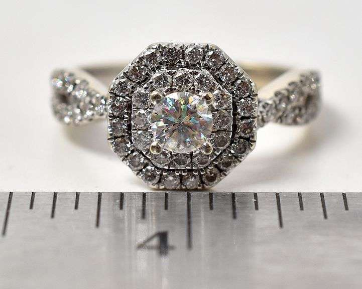 Absolutely Stunning 14K White Gold Leo First Light Diamond Ring